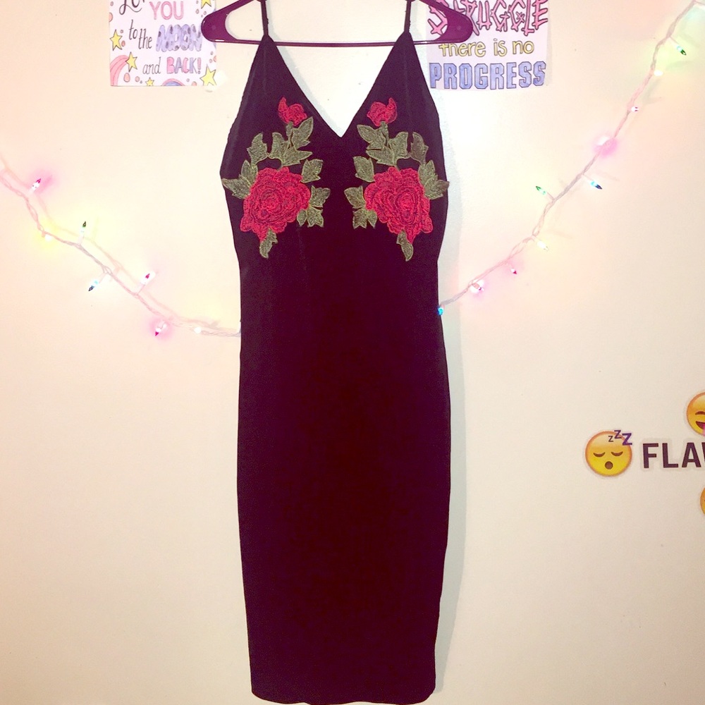 ✨K-T-O-O Velvet-Like Dress W/Embroidered Roses✨